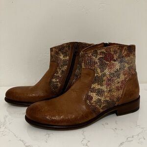 Vero Cuoio Tan and Floral Ankle Boots